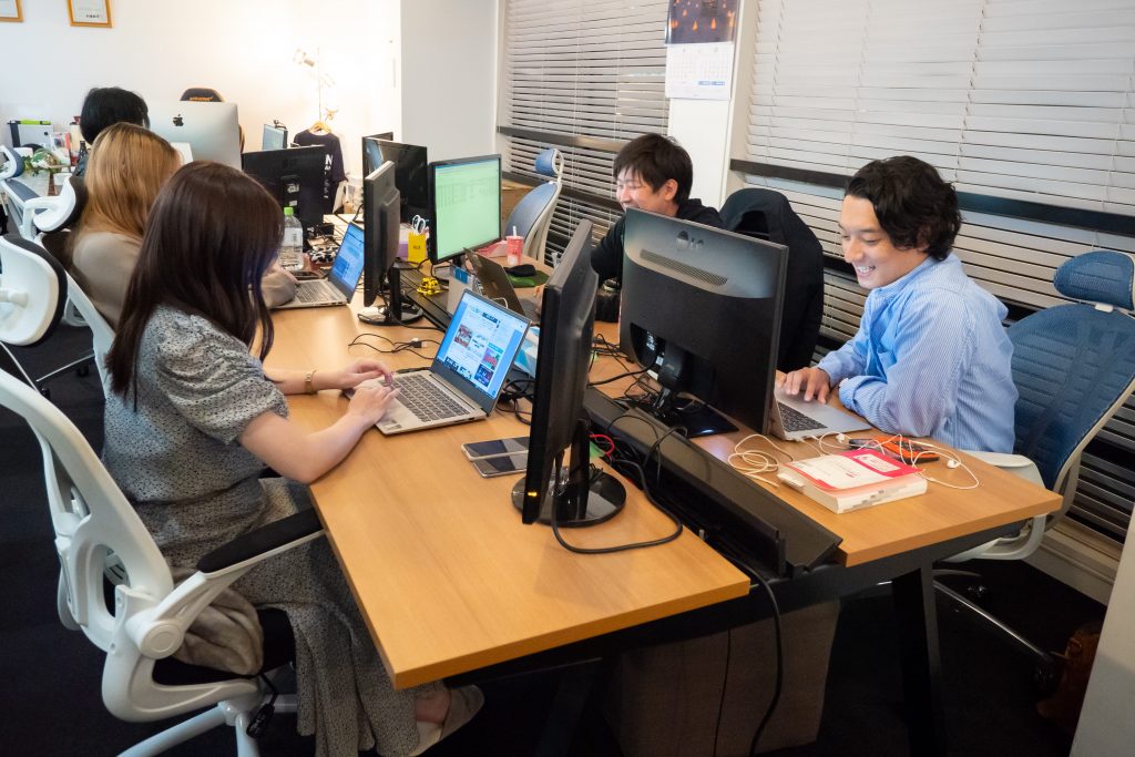 -株式会社エイプリルナイツ 社内風景